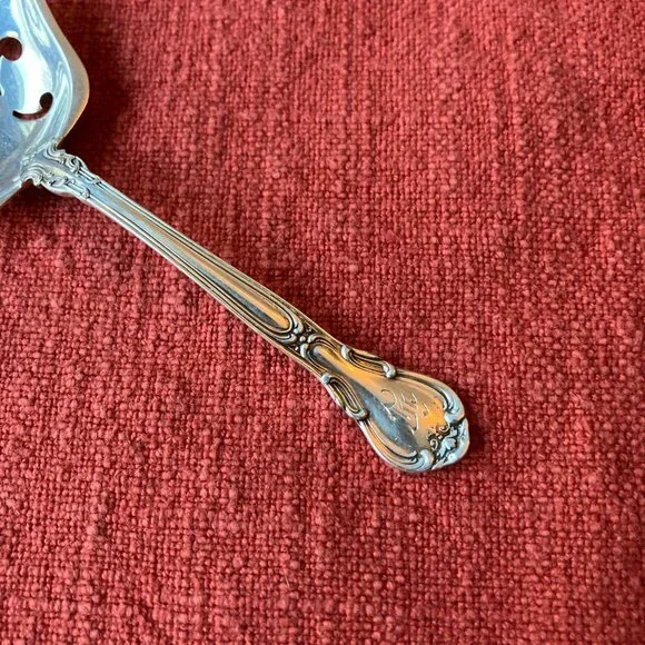 Gorham Chantilly (Lion-Anchor-G) 4 5/8” Solid Bon Bon Spoon 10 Pierce w/Monogram - Picture 3 of 8